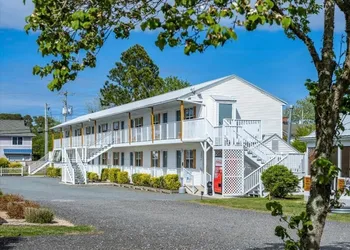Beach Bum West-O Motel hotel thumbnail 3