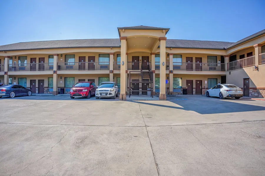 Moulton Inn & Suites By OYO Near Shiner TX hotel detail image 2