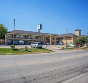 Moulton Inn & Suites By OYO Near Shiner TX hotel detail image 3