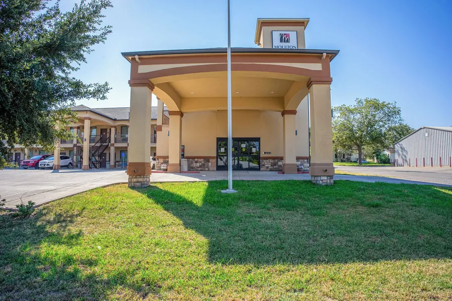 Moulton Inn & Suites By OYO Near Shiner TX hotel detail image 6