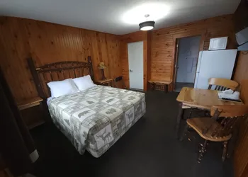 Outdoorsman Motel hotel thumbnail 5