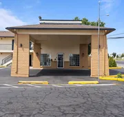 Quincy INN and Suites hotel detail image 4