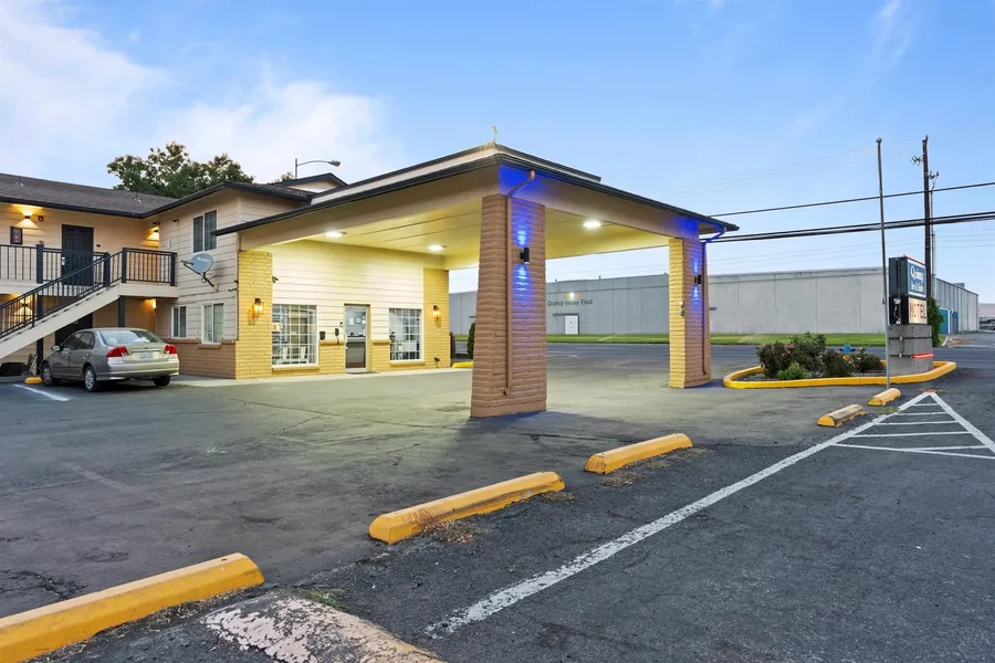 Quincy INN and Suites hotel detail image 6