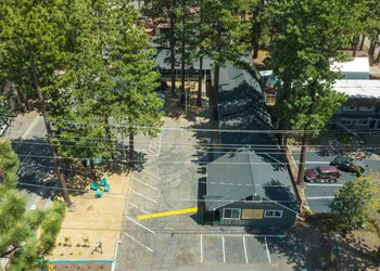 Adventure Lodge hotel thumbnail 5