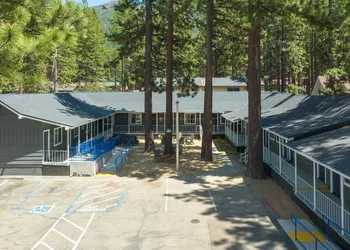 Adventure Lodge hotel thumbnail 6