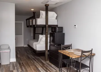 Coleman Park Studios hotel thumbnail 7