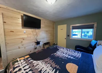 Cedars Motel hotel thumbnail 4