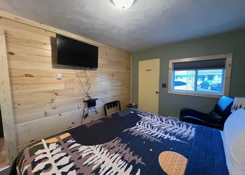 Cedars Motel hotel thumbnail 4