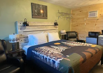 Cedars Motel hotel thumbnail 5