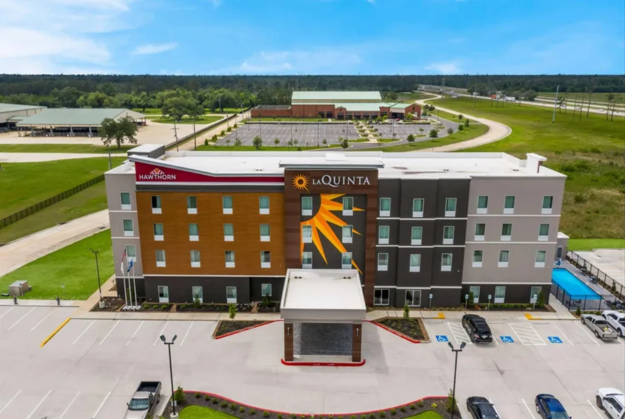 La Quinta Inn & Suites by Wyndham Sulphur (Lake Charles) hotel detail image 2