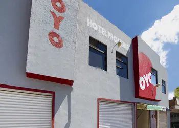 OYO Promenade hotel thumbnail 2