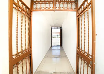 OYO Promenade hotel thumbnail 4