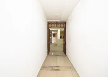 OYO Promenade hotel thumbnail 5