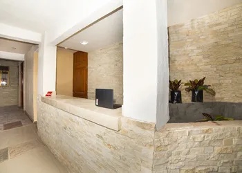 OYO Promenade hotel thumbnail 7