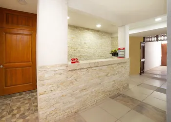 OYO Promenade hotel thumbnail 8