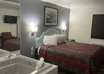 Greenwoods Inn & Suites hotel thumbnail 3