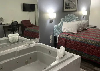 Greenwoods Inn & Suites hotel thumbnail 5
