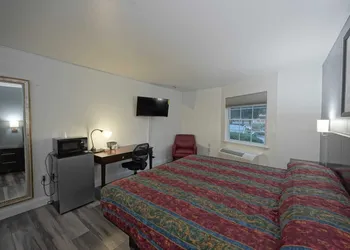 Greenwoods Inn & Suites hotel thumbnail 6