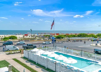 Mahalo Cape May hotel thumbnail 2