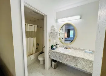 Celebrity Inn hotel thumbnail 6