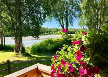 Lodge Suites at Susitna River Lodge hotel thumbnail 6