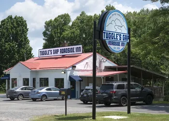 Tuggle's Gap Roadside Inn - Blue Ridge Parkway hotel thumbnail 7