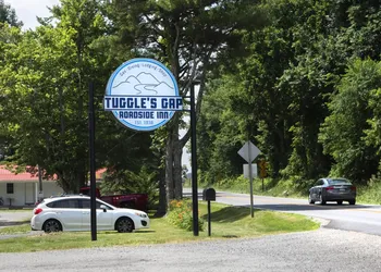 Tuggle's Gap Roadside Inn - Blue Ridge Parkway hotel thumbnail 8