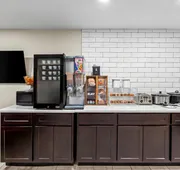 Super 8 by Wyndham Marston hotel detail image 4
