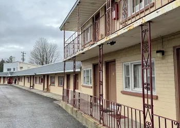 Deep Well Motel hotel thumbnail 8