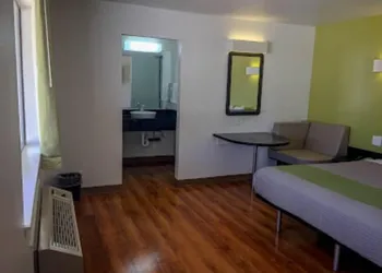 American Inn hotel thumbnail 7
