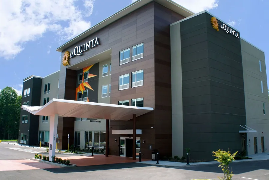 La Quinta Inn & Suites by Wyndham Manchester / Arnold AFB hotel detail image 2
