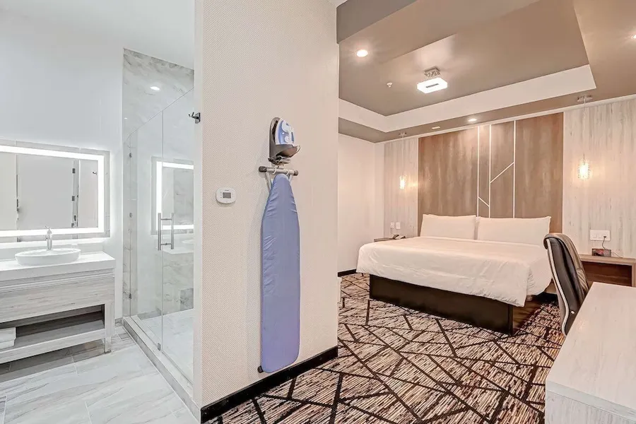 Comfeeni Inn and Suites hotel detail image 2