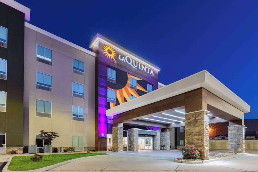 La Quinta Inn & Suites by Wyndham Jackson/Cape Girardeau hotel detail image 2
