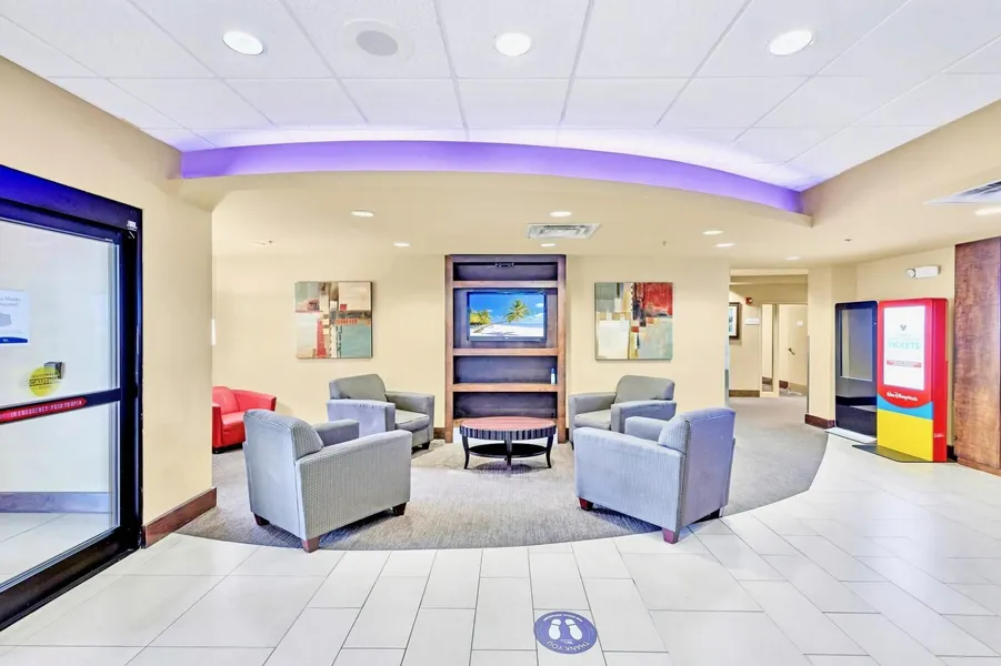 Upscale 1BR Suite - 2 Queen Beds - Near Disney hotel detail image 6