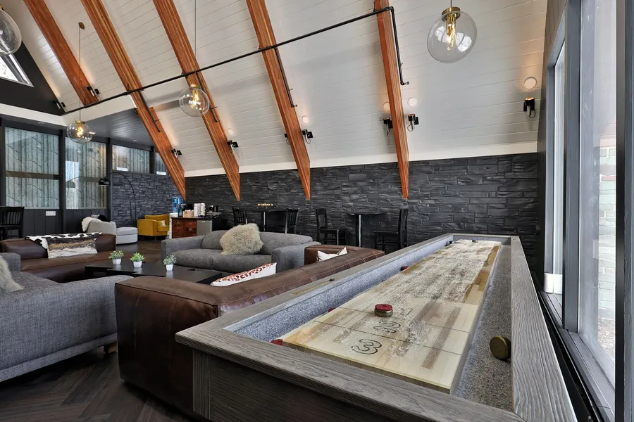 The Birch Ridge: Blue Velvet Room #10 - Queen Suite In Killington, Vermont. Hot Tub. Lounge. 1 Bedroom Home hotel detail image 6