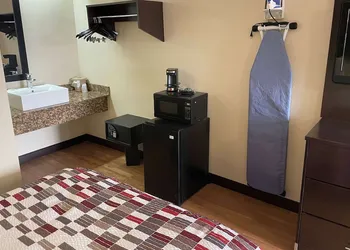Travelodge by Wyndham Holland/Toledo hotel thumbnail 5