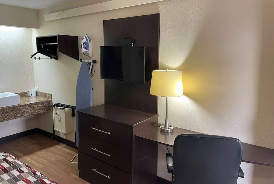Travelodge by Wyndham Holland/Toledo hotel detail image 6