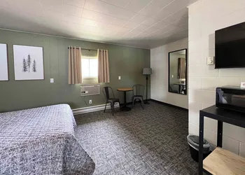 The Trail Inn - Melita, Manitoba - HWY 83/ HWY 3 hotel thumbnail 8