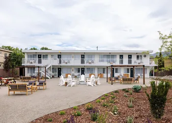 Kettle Valley Beach Resort hotel thumbnail 2