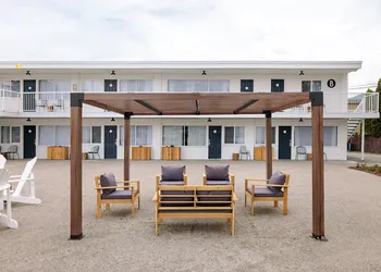 Kettle Valley Beach Resort hotel thumbnail 3