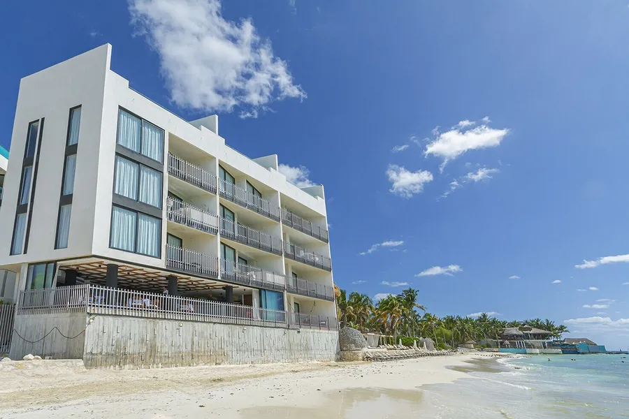 It beach hotel detail image 2