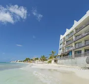 It beach hotel detail image 3