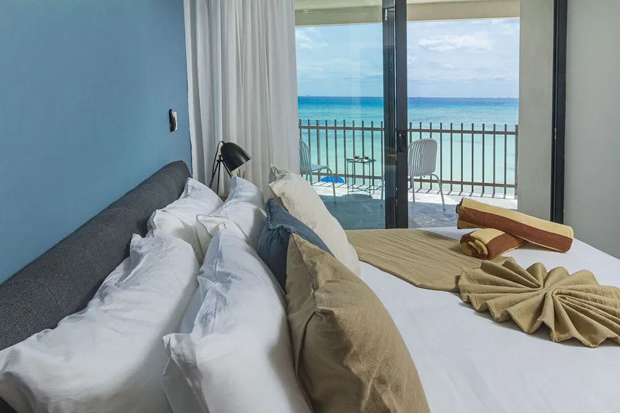 It beach hotel detail image 6