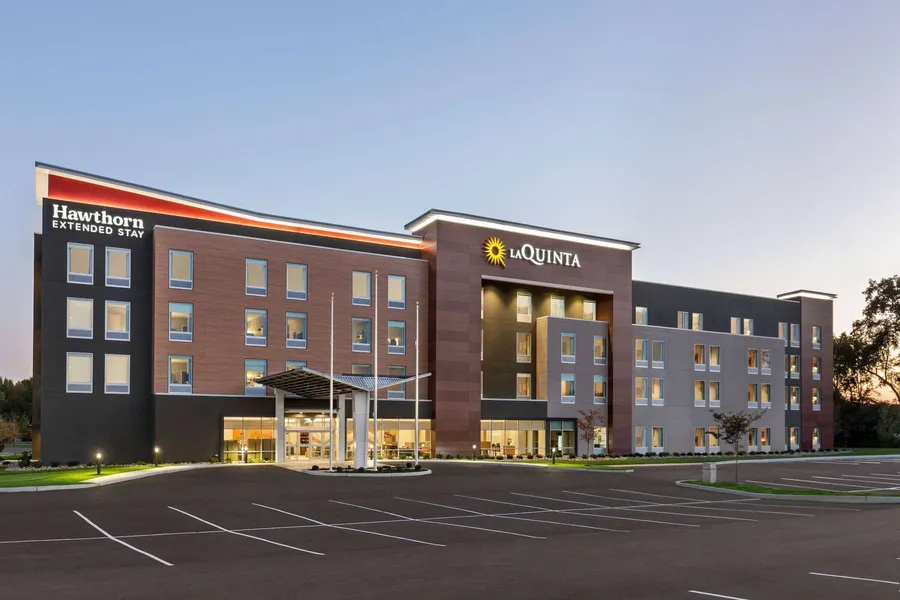 La Quinta Inn & Suites By Wyndham Mount Laurel / Moorestown hotel detail image 2