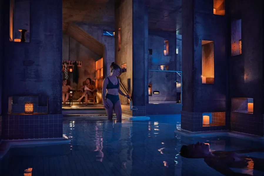 Luxurious Waterfront Retreat hotel detail image 2
