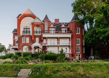 Niagara Grandview Boutique hotel hotel thumbnail 2