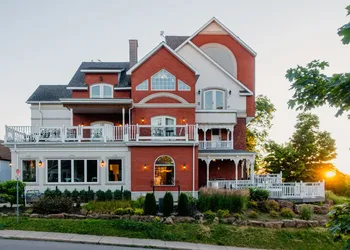 Niagara Grandview Boutique hotel hotel thumbnail 3