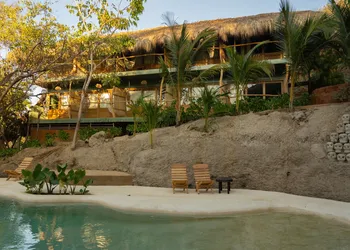 Cocos Hotel hotel thumbnail 4