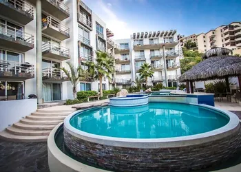 Condo Pbr By Trvl2hm hotel thumbnail 2