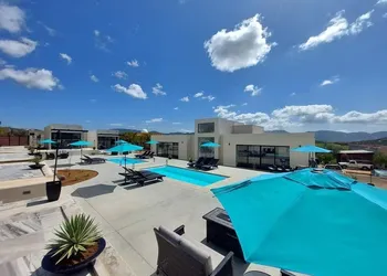 D'Vino hotel thumbnail 6